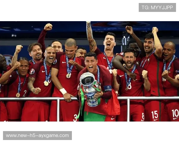 C罗复出警告：世界杯前夜再掀话题风暴