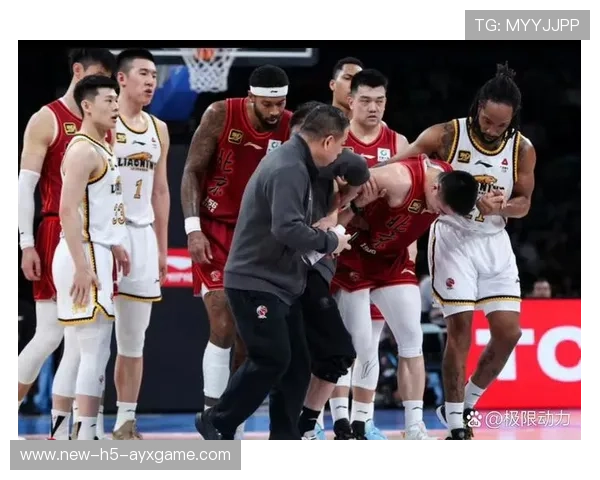 CBA北京首钢赛场惹争议，裁判判罚成热搜