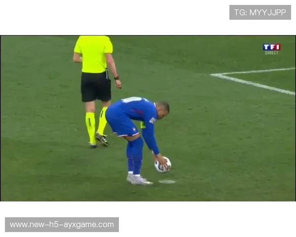 姆巴佩点球轻松罚入，法国锋线火力十足